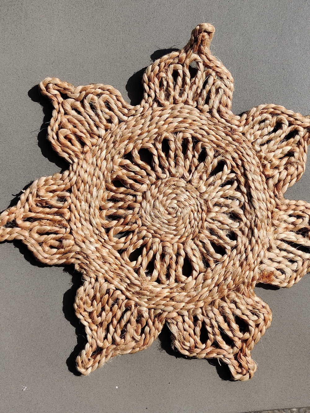 Handcrafted Natural Jute Sunburst Placemat - Tan 10 Inch